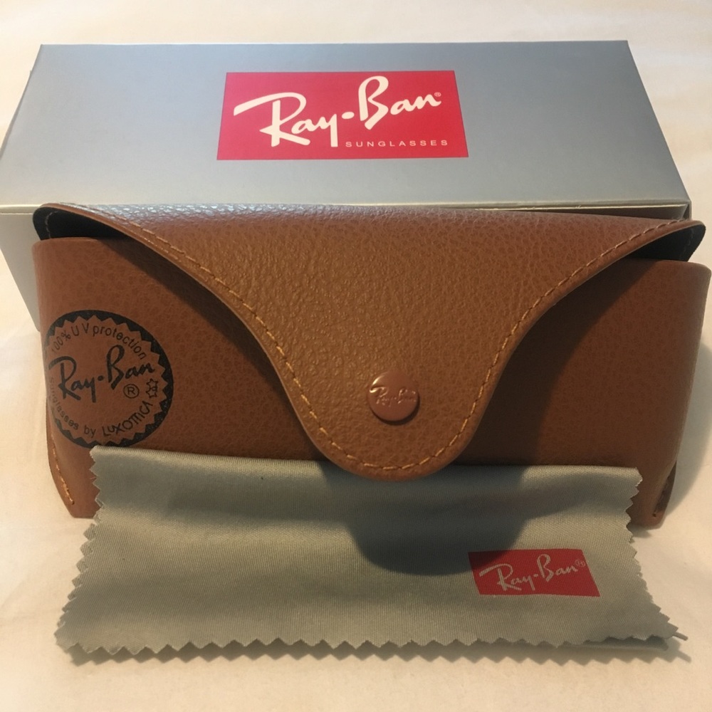 Ray Ban case and cloth